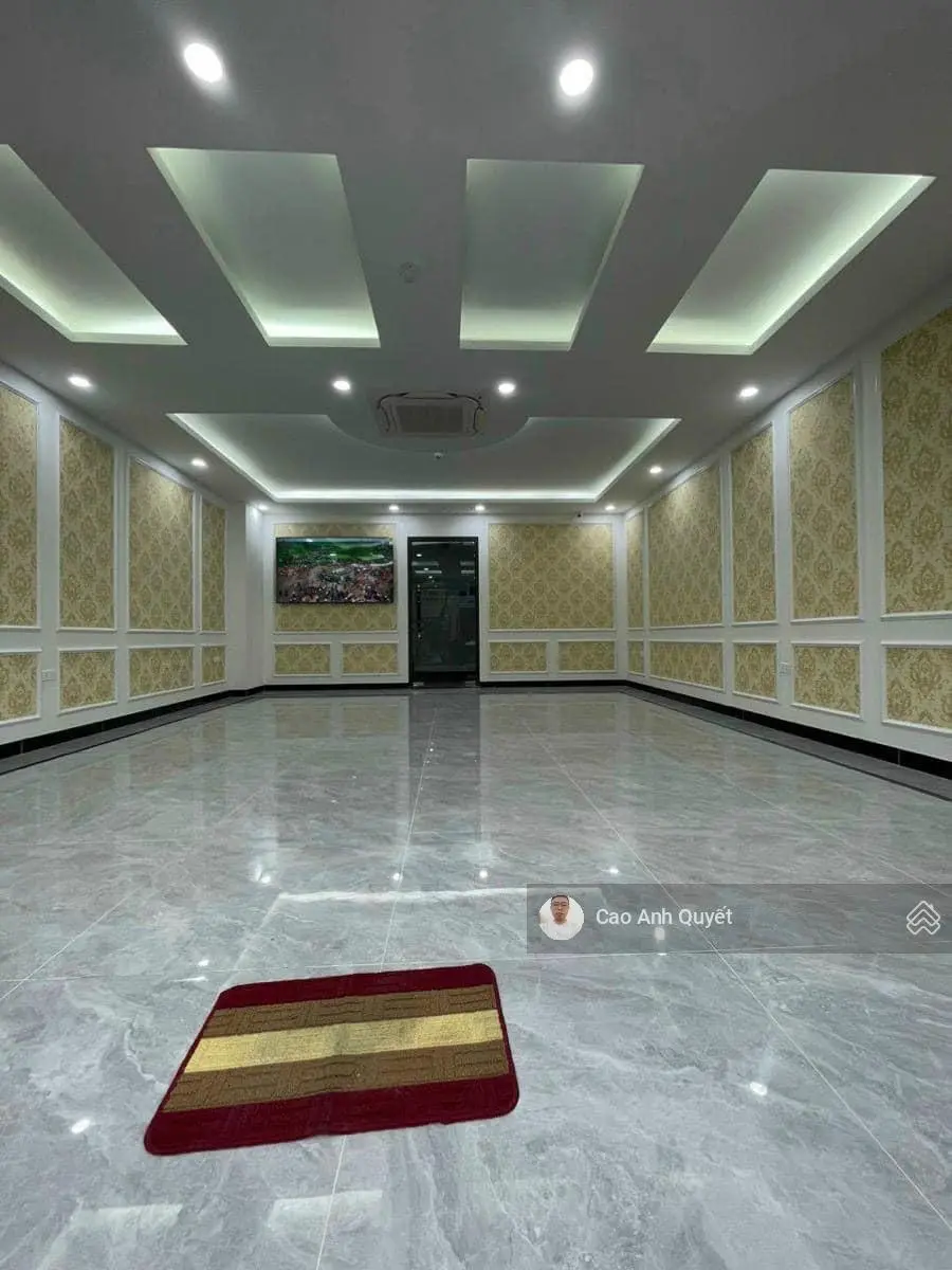 Bán nhà mặt Phố Quận Cầu Giấy 70m2 8T MT 6m vỉa hè 2 bên 34 tỷ Nguyễn Khang