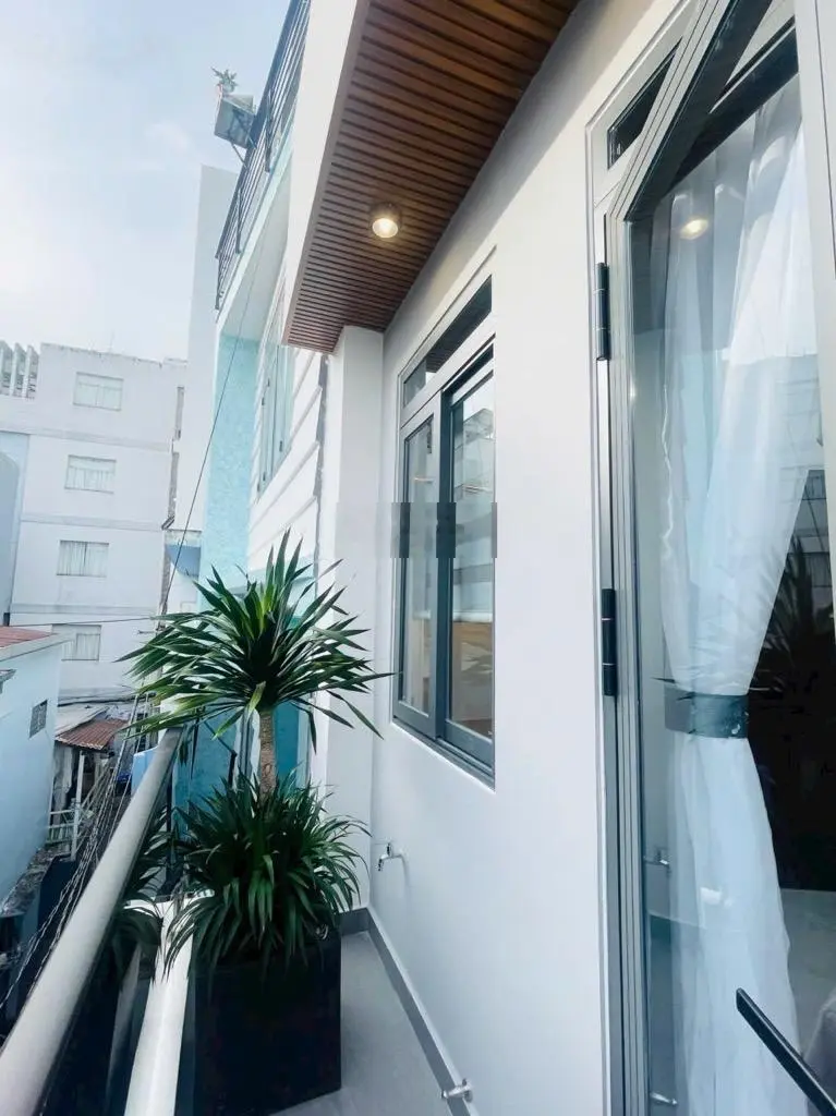 Bán nhà Khánh Hội Quận 4 - 3 tầng - chỉ 3 tỷ - Bề ngang 4m - 28m2 - nhà mới full nội thất