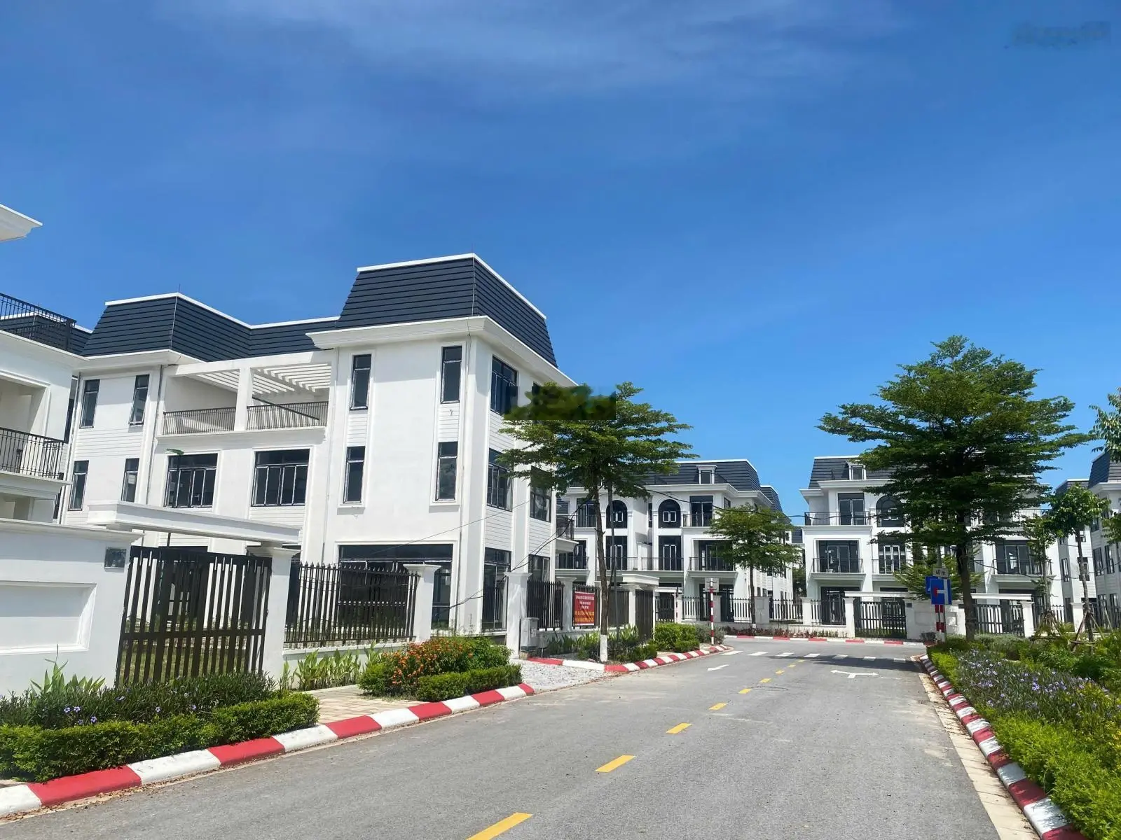 Biệt thự song lập cạnh căn góc DT: 300m2, view công viên, tiến độ 15% chỉ 5x triệu/m2 tại HUD ML