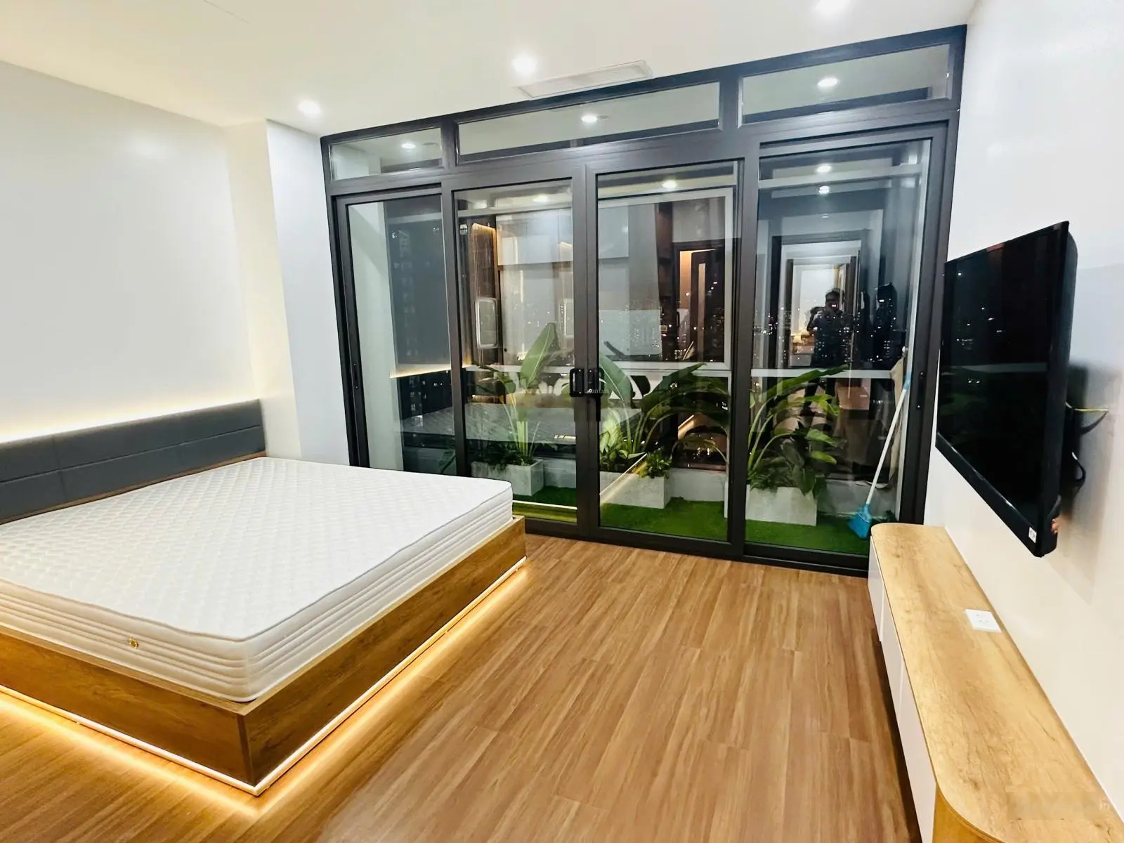 Nhà mình còn căn hộ 75m2 thiết kế 2 ngủ ở toà Eco life- Tố Hữu muốn bán luôn. Lh 0963 627 ***