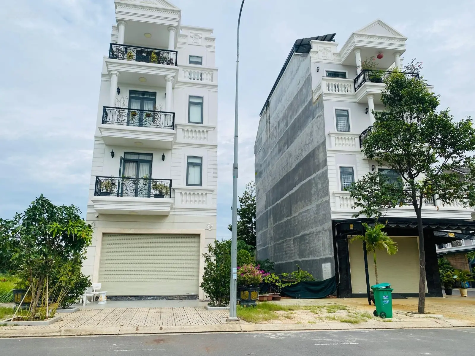 Lô đất 2 mặt tiền đừơng lớn 21m khu 4,5 Long Hưng City cần bán gấp 31tr/m2