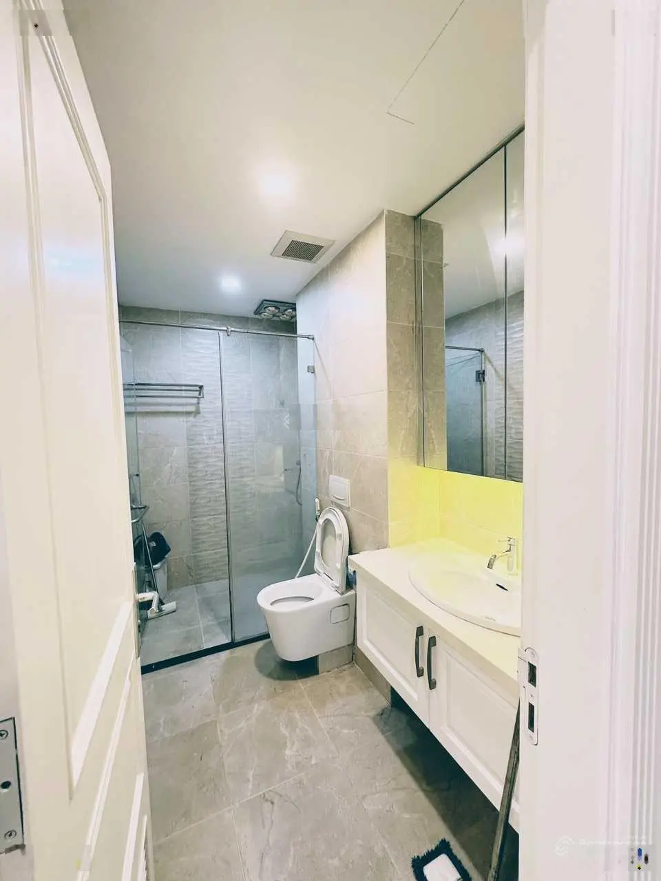 Bán gấp căn hộ chung cư 102 Thái Thịnh Hà Thành Plaza 3PN 2WC DT: 150m2 giá 6.5 tỷ LH: 0917 495 ***