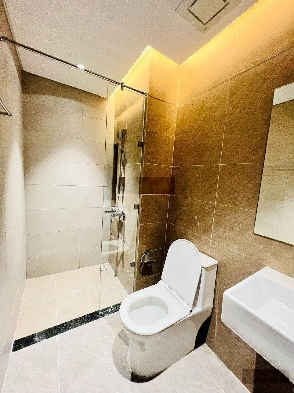 Kẹt tiền cần bán gấp căn Diamond Brilliant 96m2 2PN-2WC nhà mới CĐT, view đẹp thoáng mát
