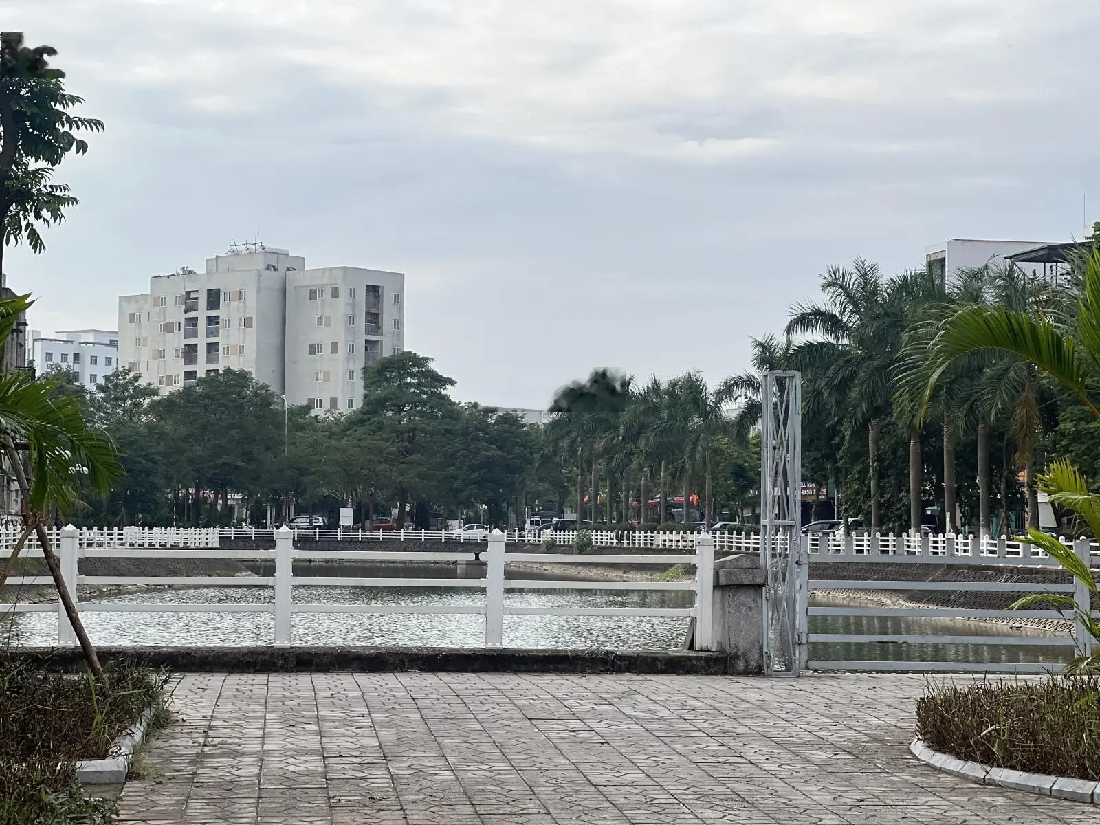 Đất đẹp lô góc Giang Biên 1 mặt ngõ 1 mặt đường ô tô vào thoải mái 50m ra mặt phố tiện ích