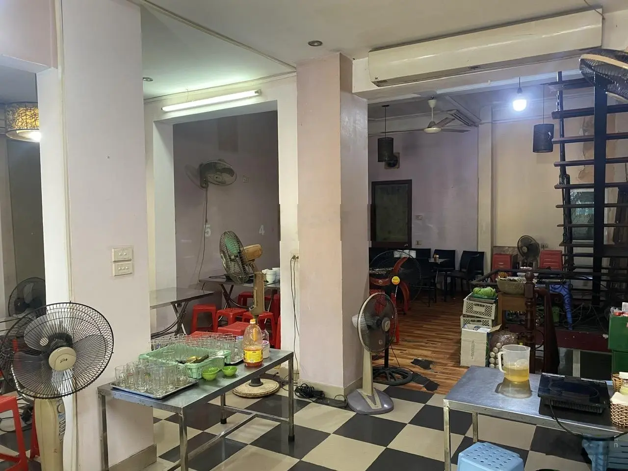 Bán nhà 4 tầng, 76m2, mặt phố Lê Đại Hành, vỉa hè rộng, mặt tiền lớn, Giá 47 tỷ!