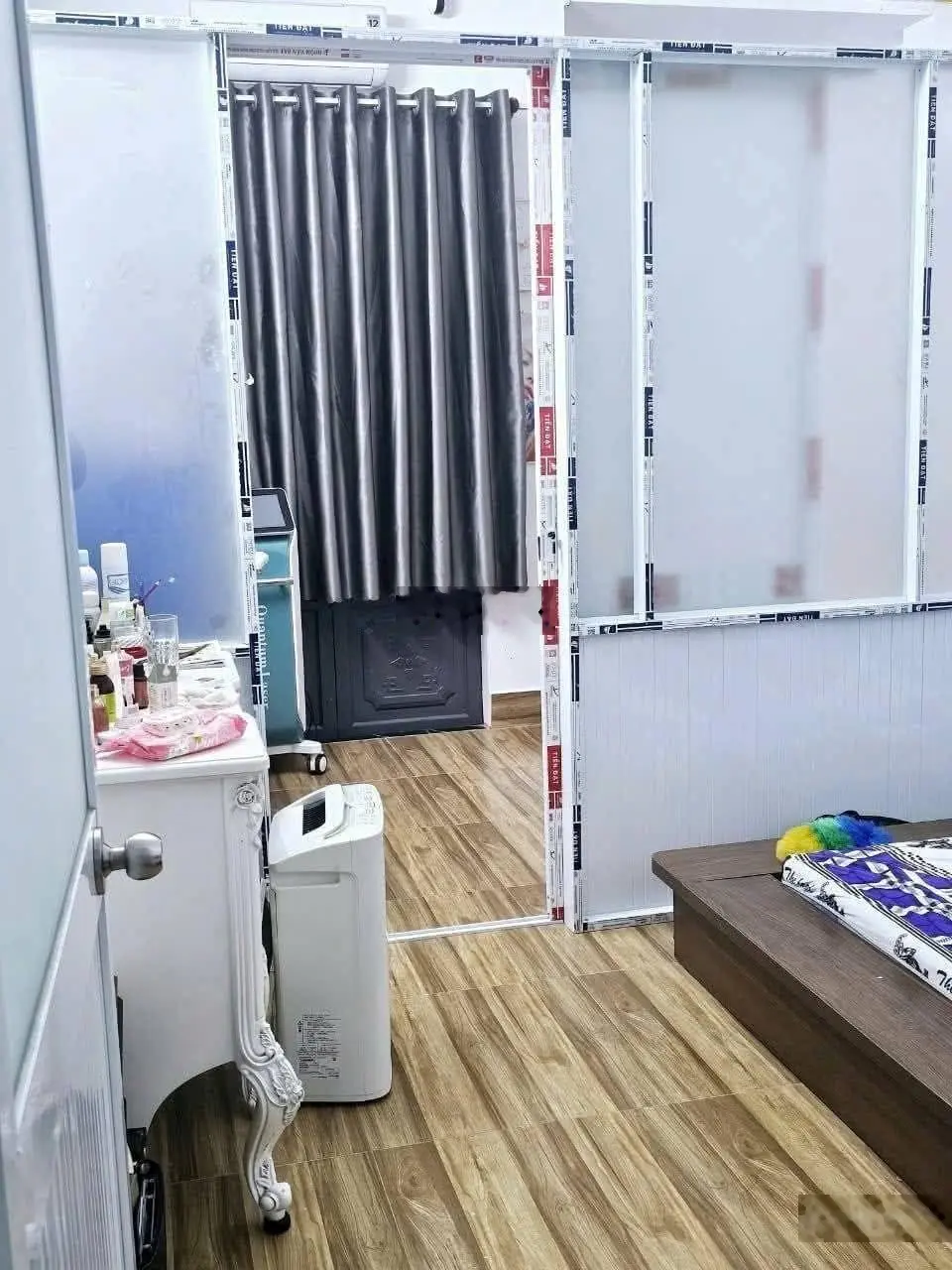 Nhà lầu trệt đường xe hơi, gần bến xe Tân Đông Hiệp