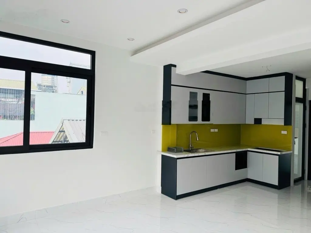 Siêu hiếm! 35mx6t+1 tum, quy hoạch ra phố, trung tâm quận hbt, oto chờ, thang máy, dòng tiền cao
