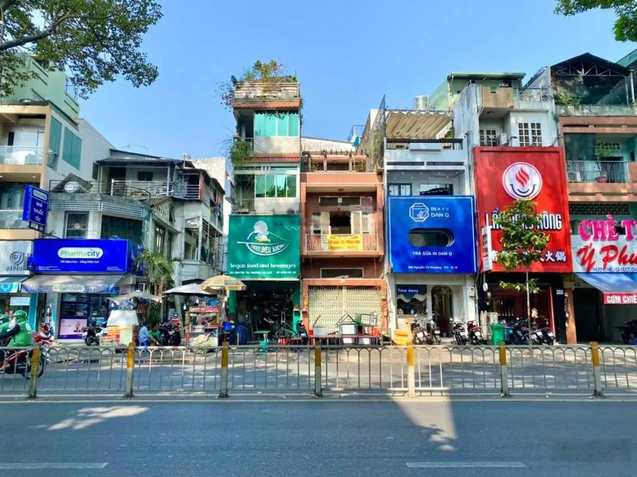 Bán mặt tiền Nguyễn Tri Phương, P. 4, Quận 10 DT: 8,4m x 24m, 4 tầng. HĐT: 250tr. Giá: 89 tỷ