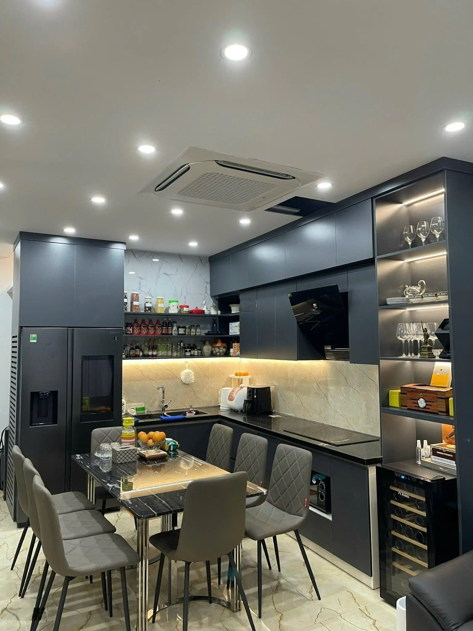 Hiếm có! Phân lô KV phố Trần Quang Diệu, ô tô vào nhà, 1 phút ra hồ, DT 40m*6 phòng ngủ chỉ 12.1 tỷ