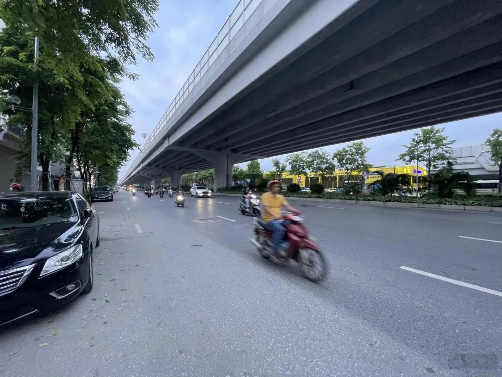 Bán nhà phân lô Khuất Duy Tiến, Cầu Giấy, 60m2 x 5 tầng, căn góc 2 mặt đường ô tô tránh.
