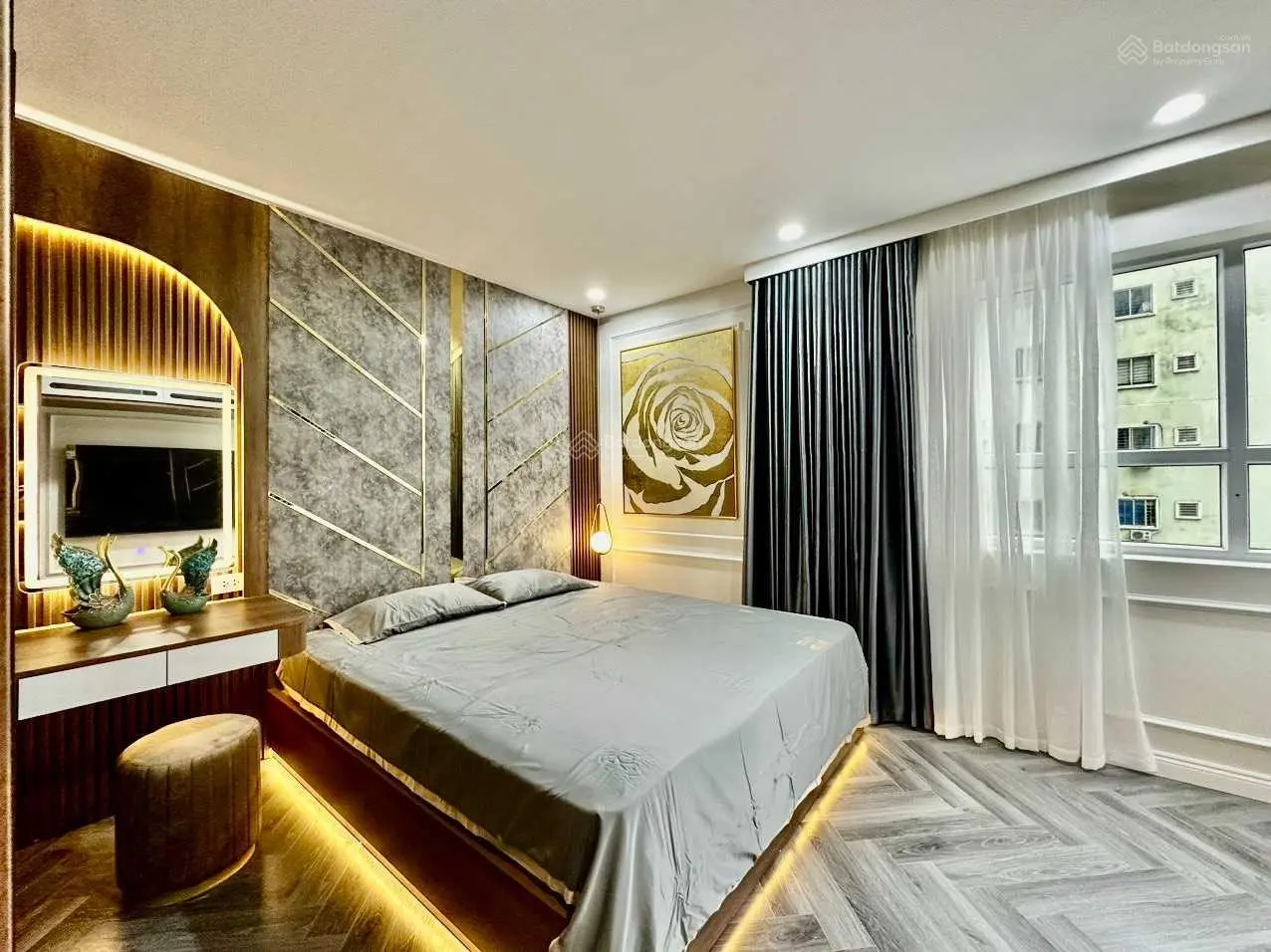 Chính chủ bán căn 3 phòng ngủ 122m2 tại Diamond Flower Tower full đồ, ban công Đông Nam sổ đỏ
