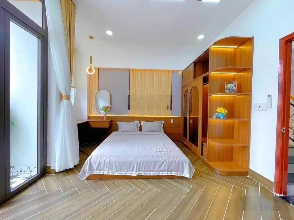 Nhà riêng mới 90% cần bán đường Thăng Long 57m2 cách sân bay 150m giá chốt, sổ hồng riêng