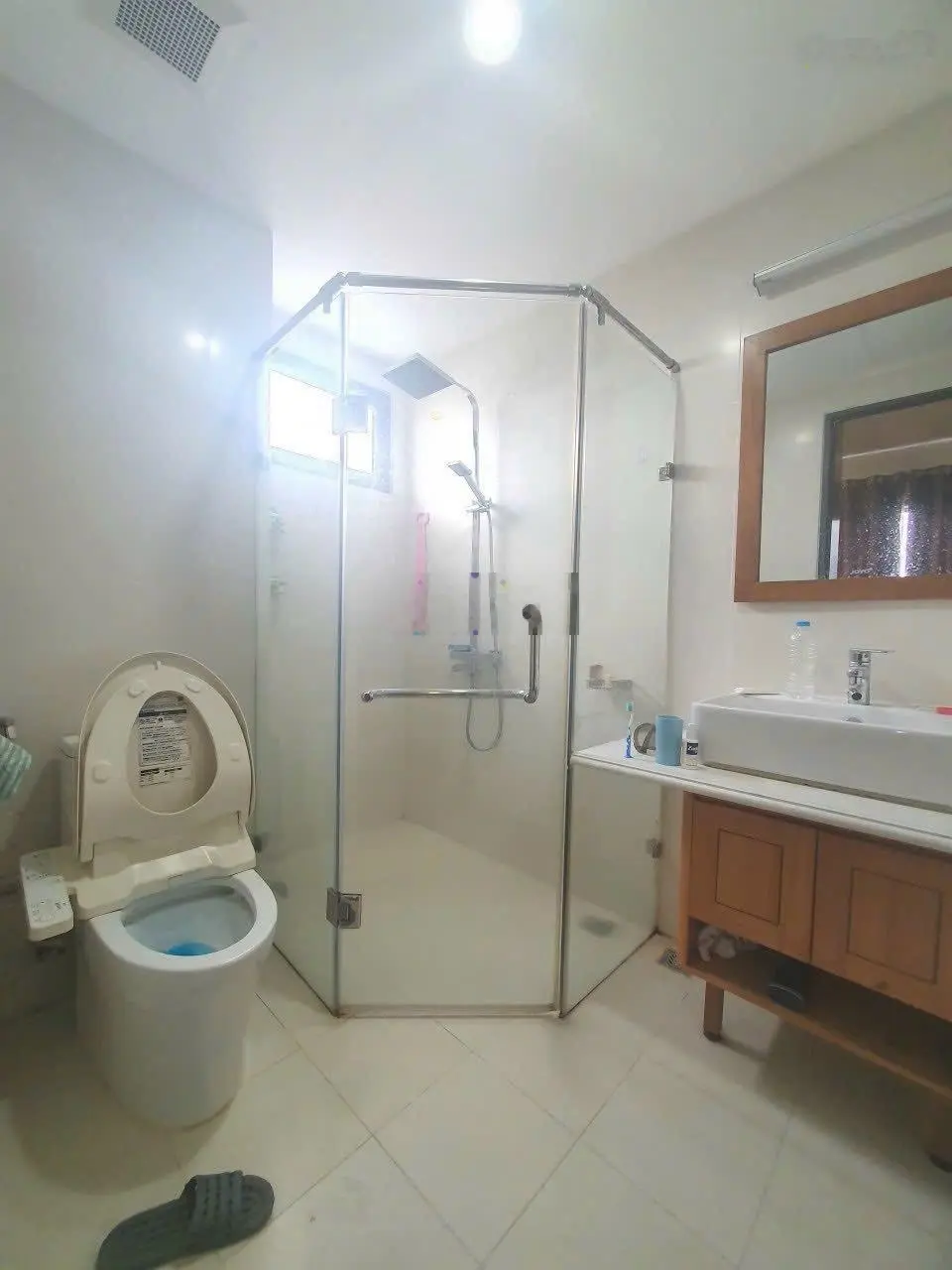 Chị gái gửi bán căn chung cư tại dự án Lotus Sài Đồng dtich 112,5m2-3N full đồ liền tường tầng cao