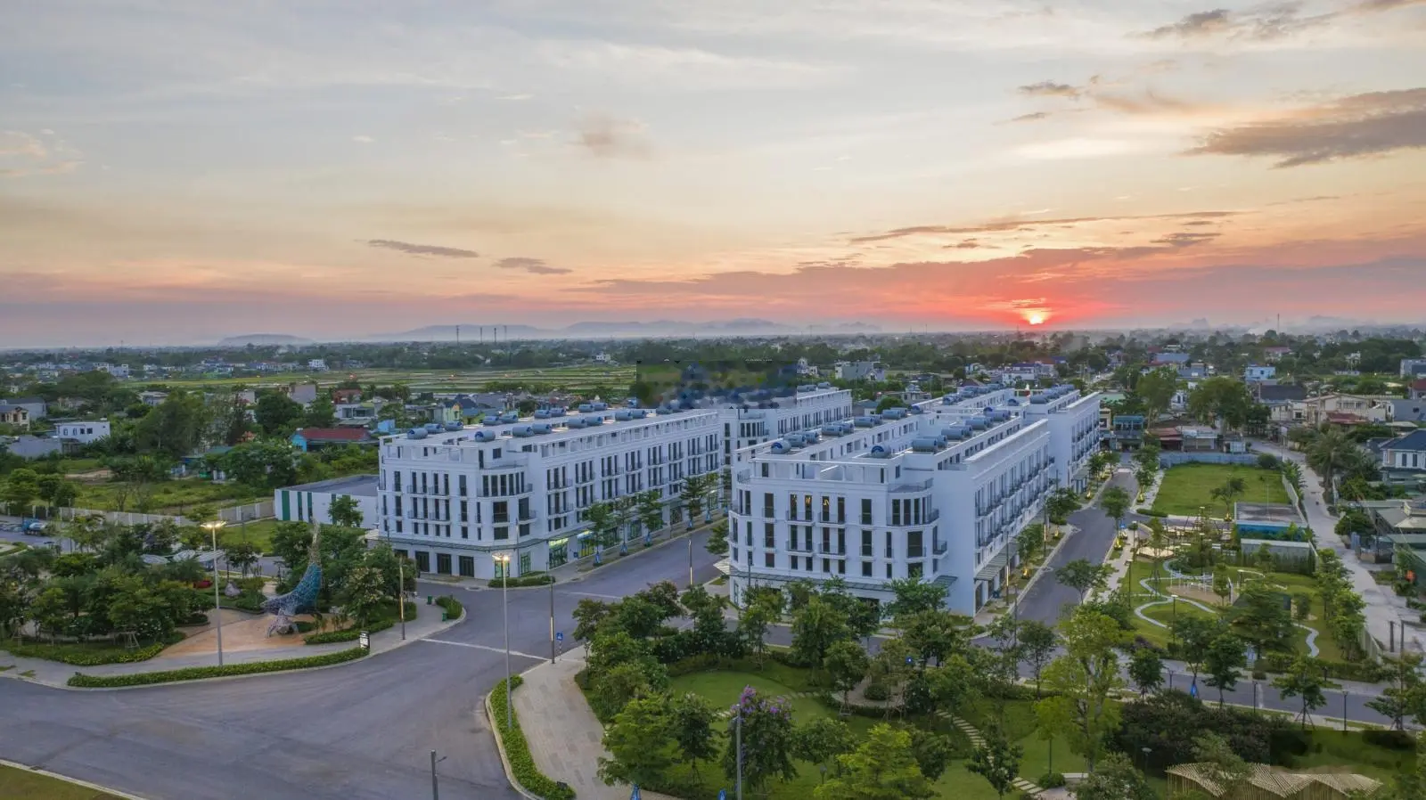 Bán biệt thự khu đô thị biển Sầm Sơn, view thẳng biển, sổ đỏ đẹp 13 tỷ, tăng giá đều đặn mỗi năm