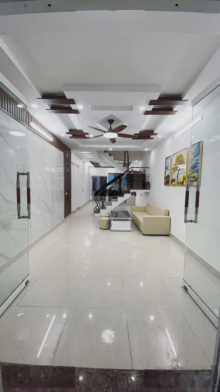 Bán nhà 4 tầng sân cổng phố Thiên Lôi gần Aeon