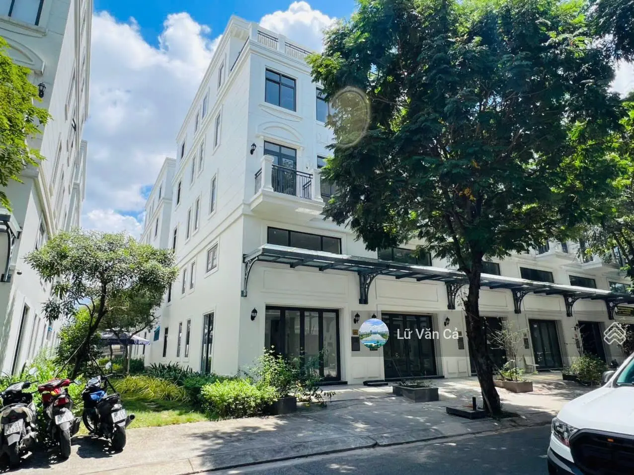 Bán gấp Shophouse mặt tiền song hành Lakeview City dt 5x20 5 lầu giá bán 22 tỷ Lh ngay 0907 860 ***