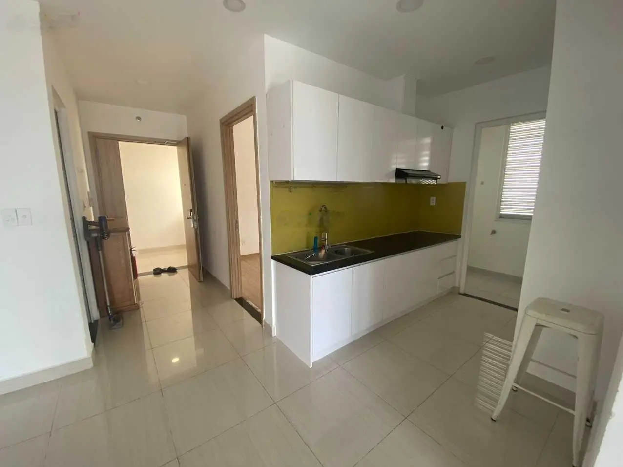 Bán căn góc 2pn giá chỉ 3.2 tỷ có nội thất view đẹp tầng đẹp giá chính chủ