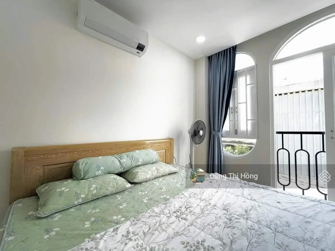 Nhà đường Bà Hom 72m2 cần bán gấp ngay sát bùng binh Phú Lâm, sổ sẵn, đang cho thuê 9tr/th