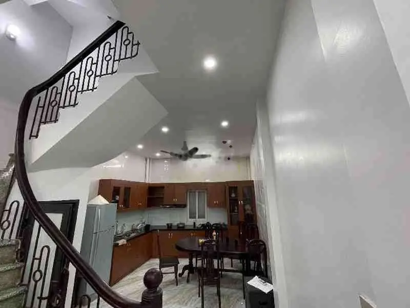 Bán nhà lô góc, ngõ thông nhiều
tiện ích Tứ Hiệp, Thanh Trì. Diện tích 45,5m2, giá 3,55 tỷ