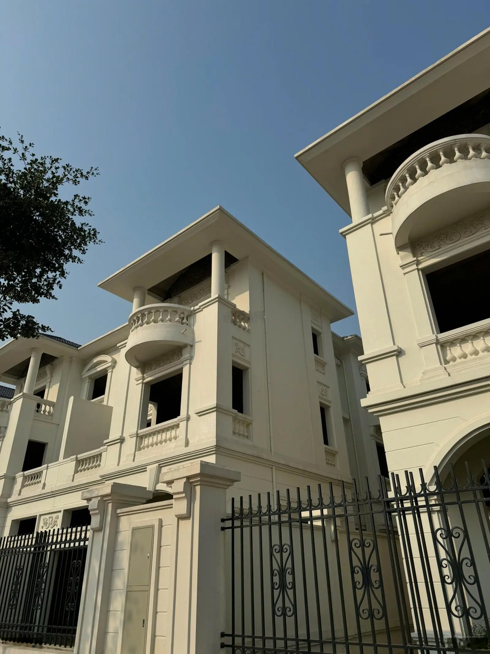 Cần bán căn nhà góc shophouse 200m2 ở khu đô thị mới orange garden vinapo