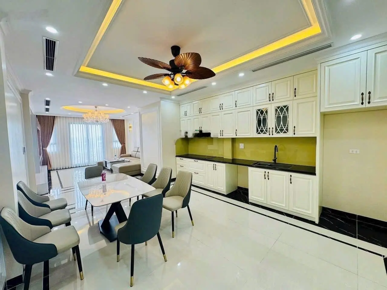 Siêu phẩm mặt ngõ phố Nguyễn Văn Linh - nhà 7 tầng thang máy Hoàng Gia, full nội thất sịn sò - ô tô