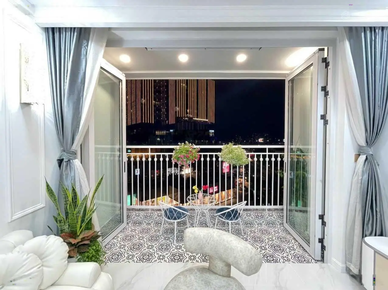 Cần tiền bán gấp CH Hưng Ngân, Q.12, DT: 65m2, 2PN, 2WC, giá 1tỷ8.( có sổ ) LH: 0903 318 *** Minh
