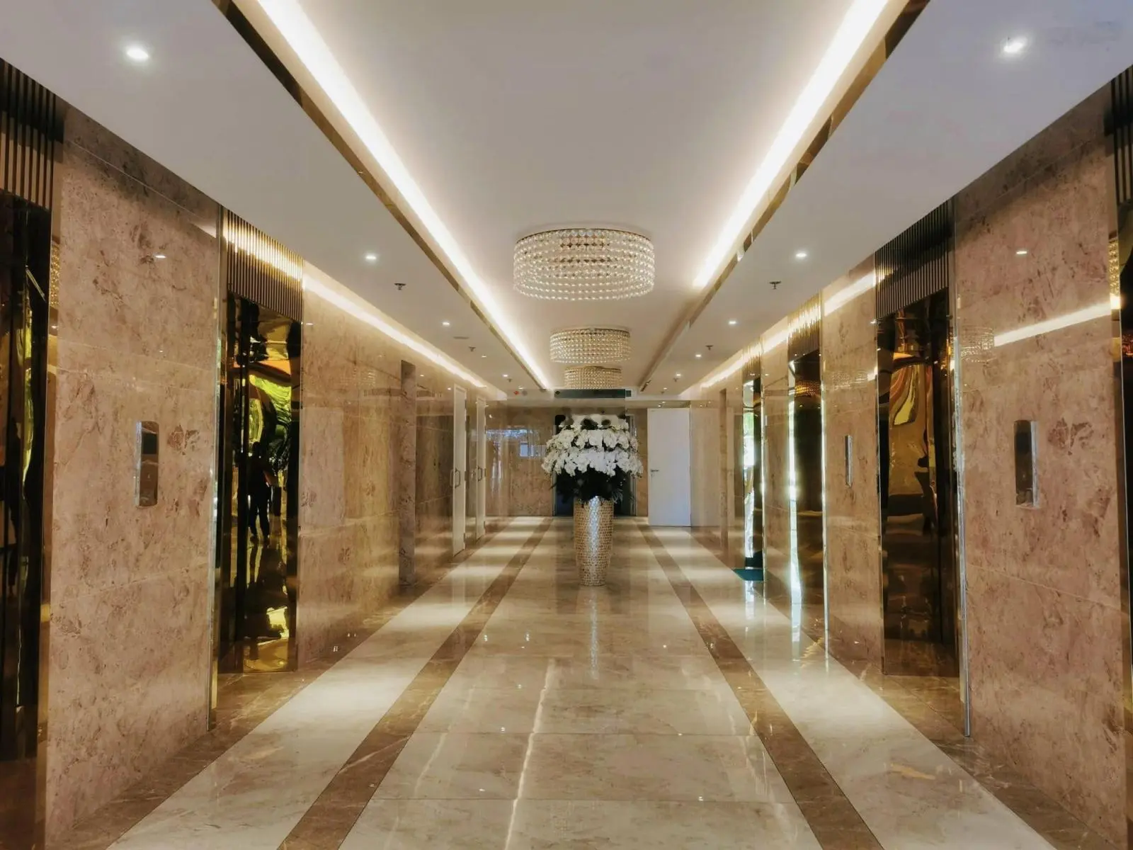 Bán căn hộ 2 phòng ngủ View biển Mỹ Khê giá chỉ từ 4,8 tỷ - Sổ đỏ lâu dài