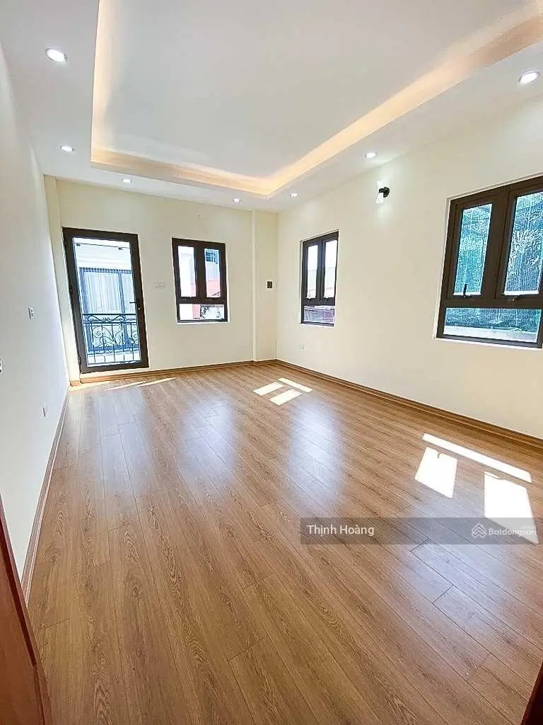 [NGÔI NHÀ HẠNH PHÚC] Bán nhà Thạch bàn 31m2 4.5 tầng mt3.4, lô góc, oto đỗ cửa 5,6ty
