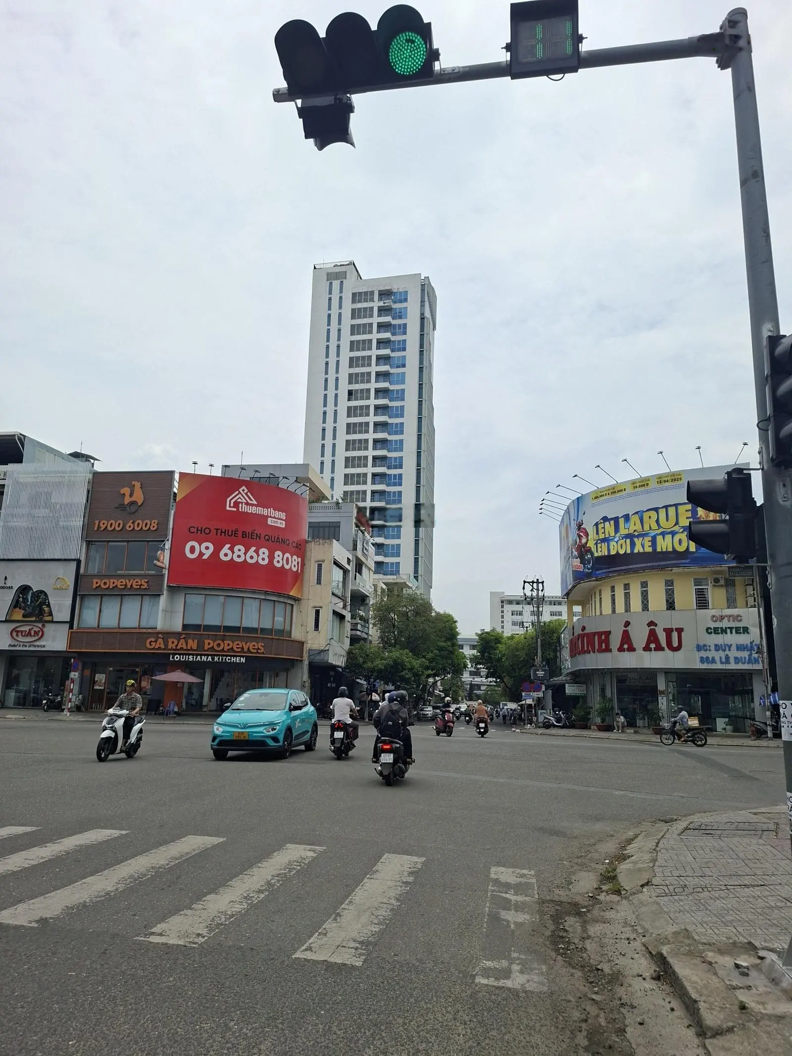 Chính chủ Bán nhà ngay ngã 4 đèn đỏ - Bề Ngang 6,2m 3 tầng cho thuê 30 triệu/tháng ổn định