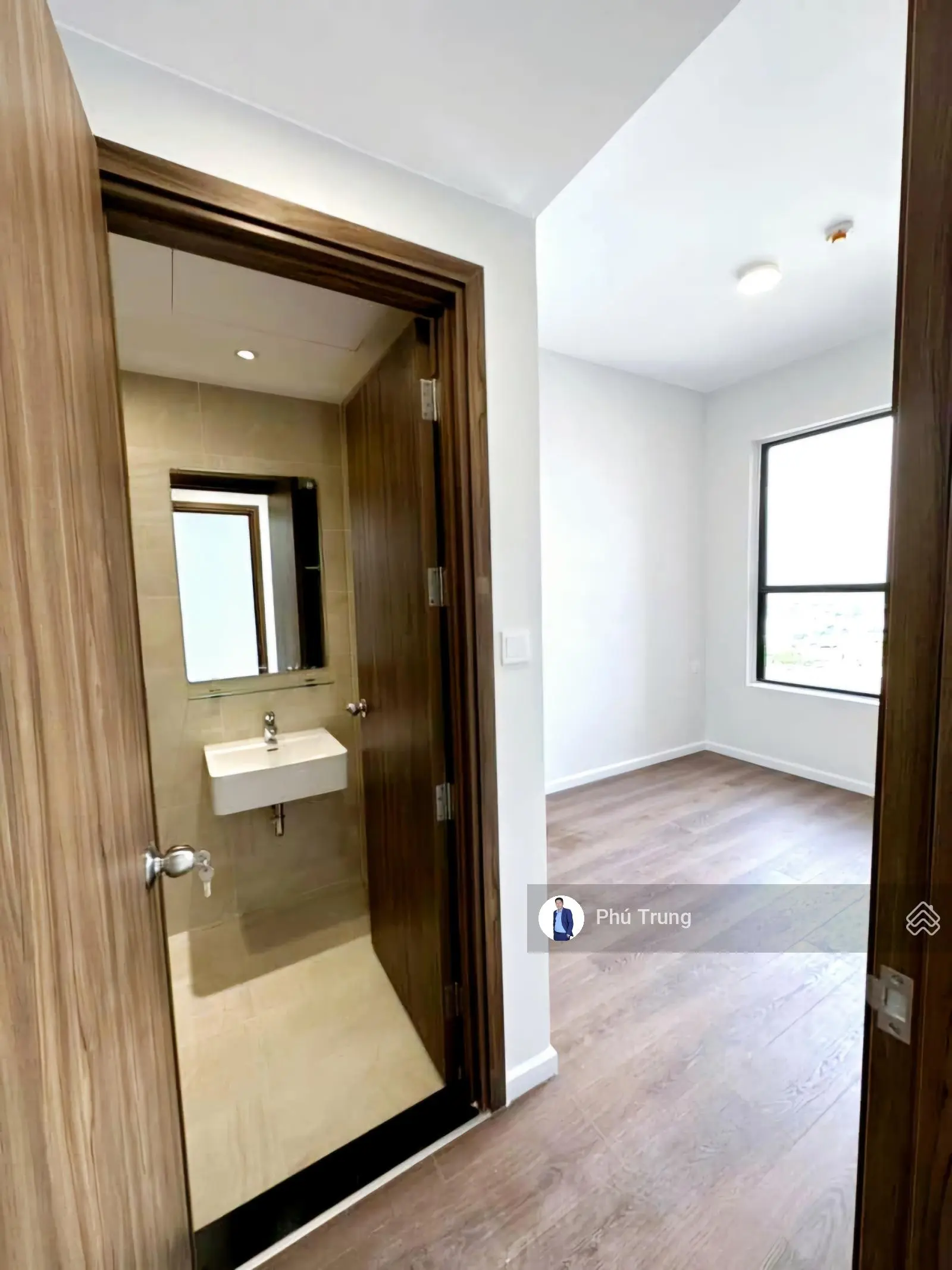 Bán căn hộ 2PN 65m2 Opal Skyline sổ sẵn, view hồ bơi, giá hợp lý, tiện ích đầy đủ, bao thuế phí