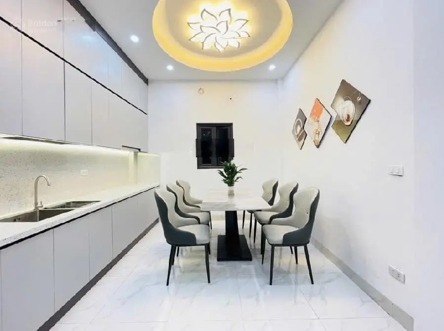 Mặt ngõ Trần Khát Chân - DT 32m - 5tầng thang máy - MT 4m - 6,5tỷ - mặt ngõ ô tô - kinh doanh