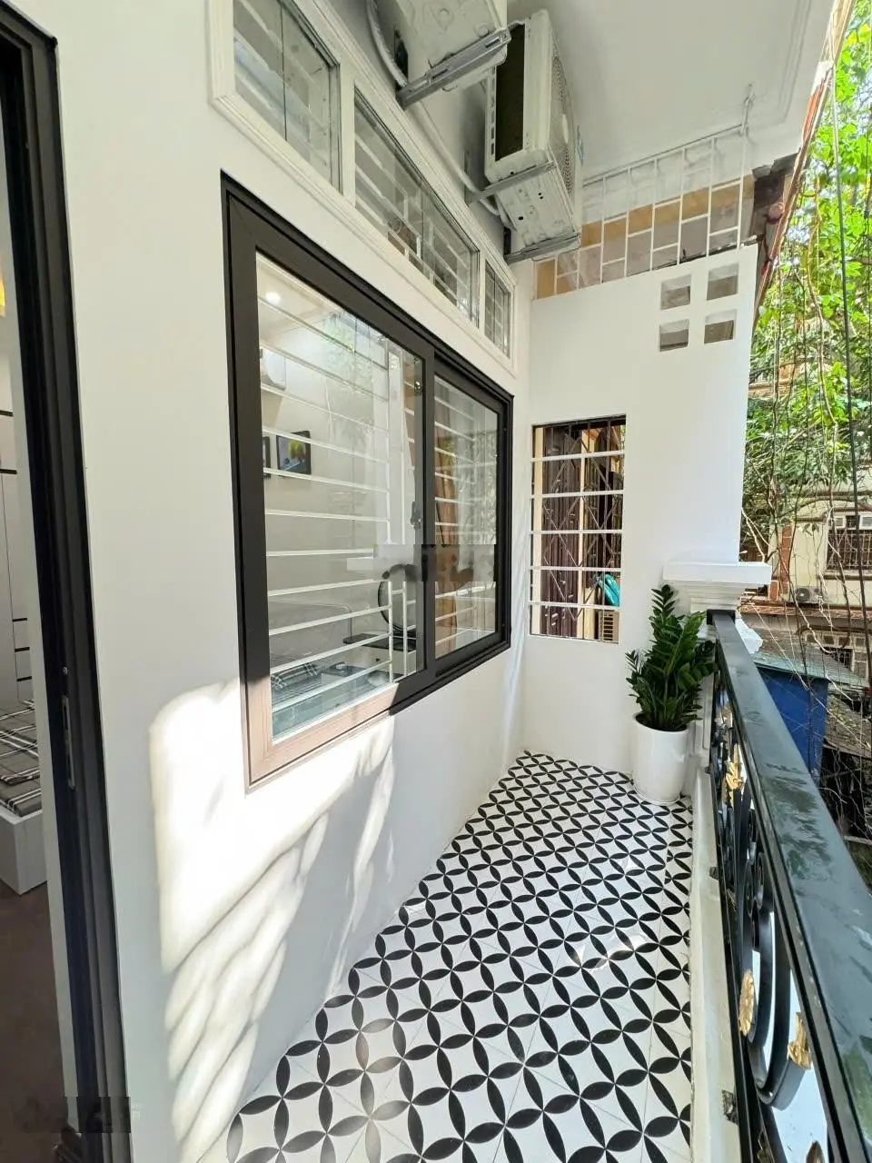 Nhà đẹp thang máy ô tô chạy vòng quanh nội thất đầy đủ