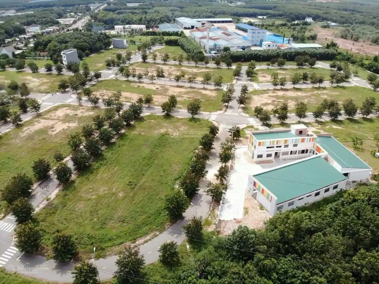 Bán gấp lô đất Bến Cát Center City 2, mặt tiền Hùng Vương, sổ sẵn full thổ cư
