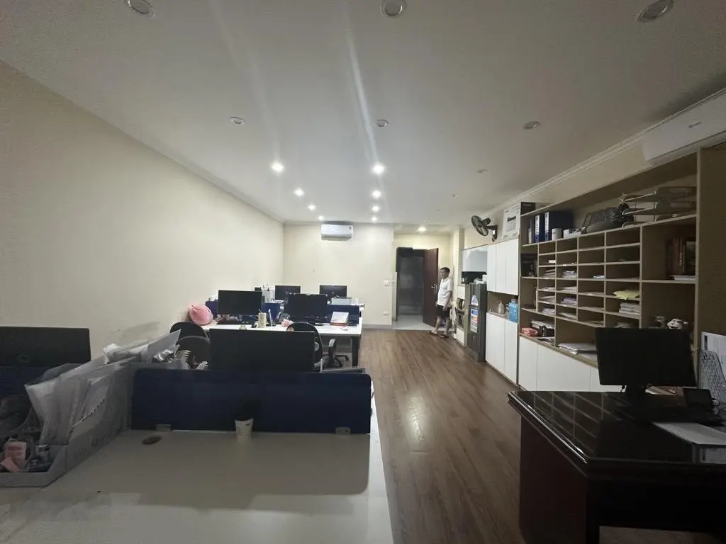 Bán nhà Phạm Tuấn Tài - TT Cầu Giấy - ô tô tránh nhau. Thang máy - DT 52m2 7 tầng. MT 5m, 27 tỷ