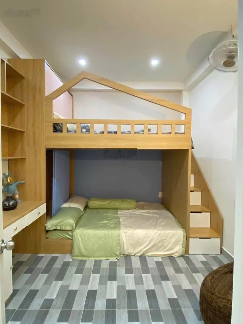 Nhà mặt tiền đường Tô Hiến Thành, Quận 10, DT 51,2m2, vị trí xuất sắc, giá 3 tỷ 250, sổ hồng riêng