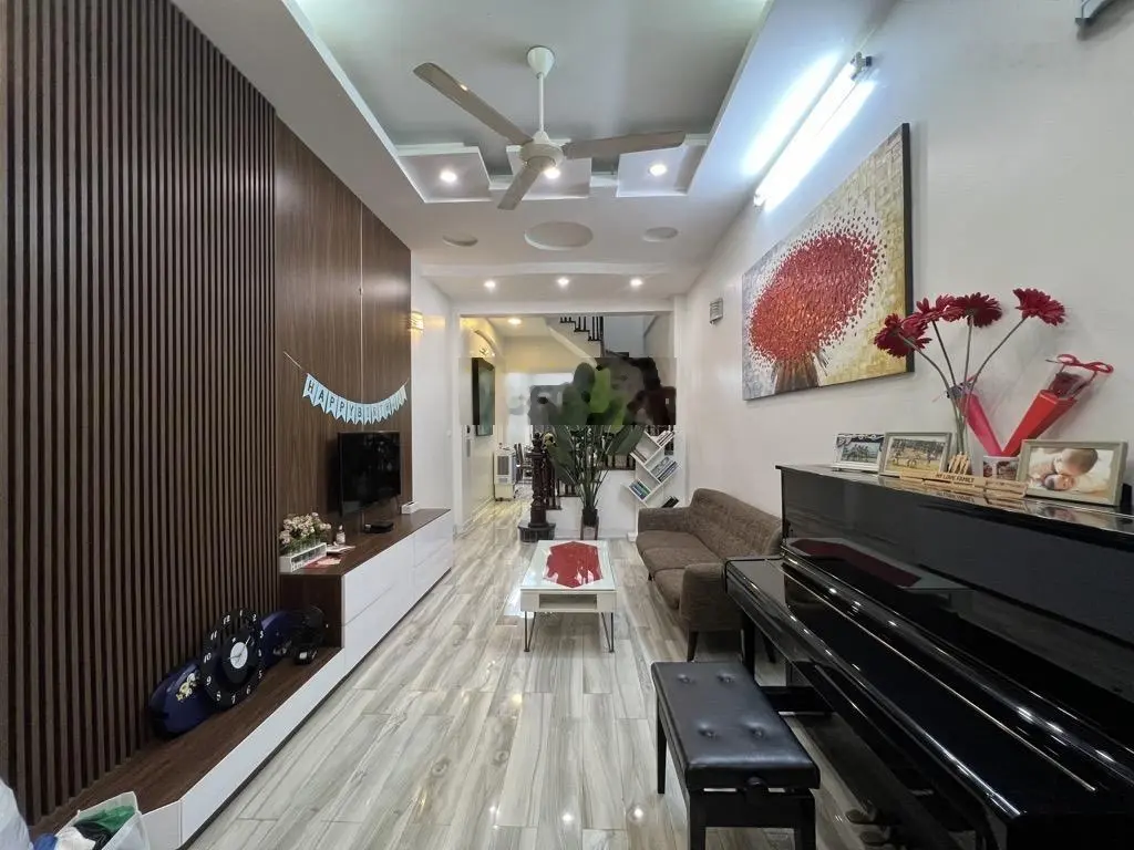 Bán nhà mai dịch cầu giấy, garra ôtô, tiện ích ngập tràn