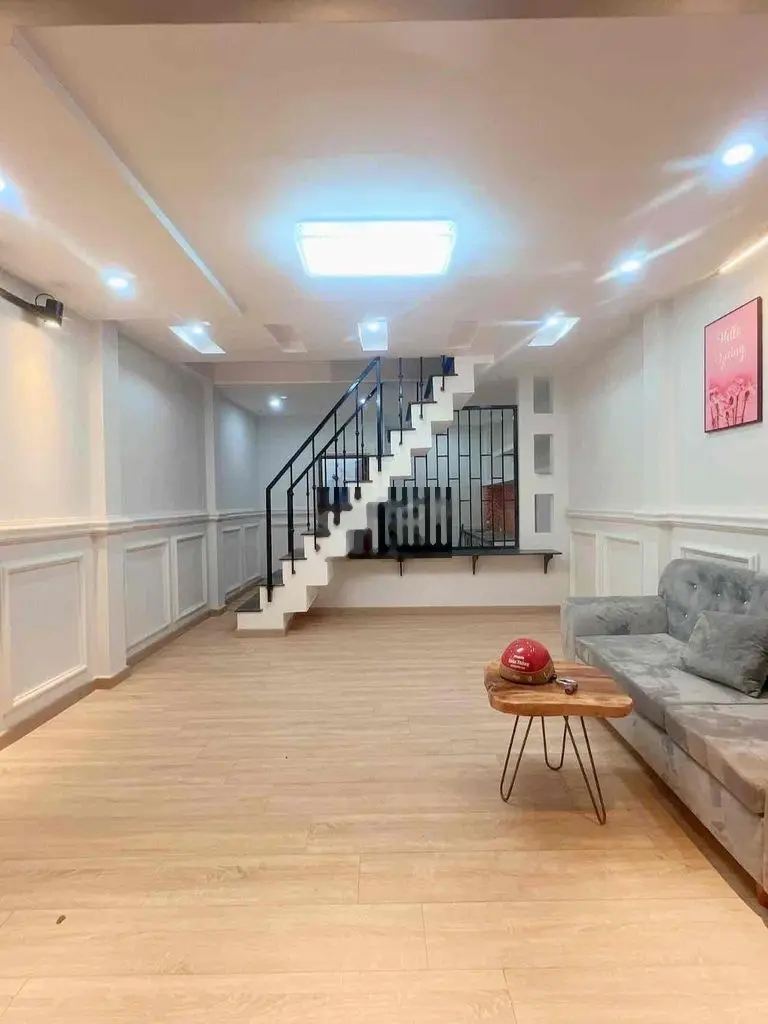 Nhà lầu gần chợ Xuân Khánh và bến Ninh Kiều