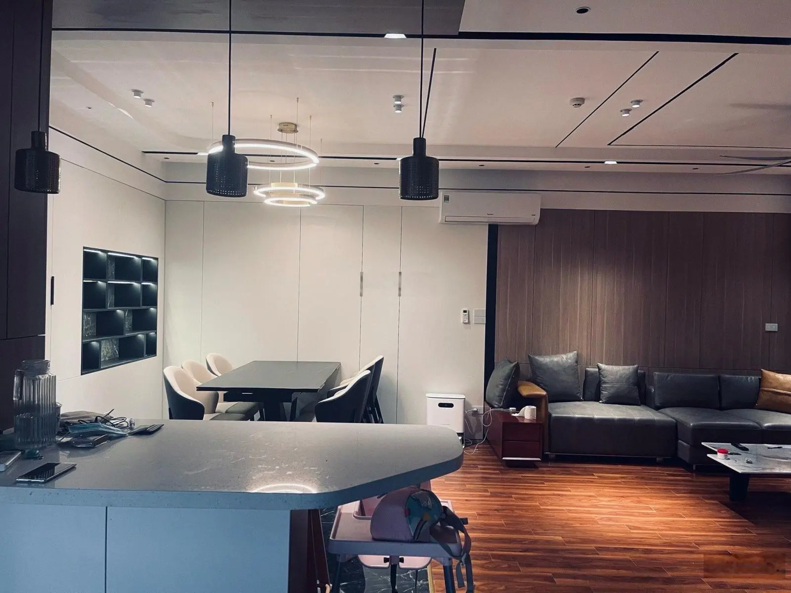 Bán gấp căn hộ Vinhomes Metropolis - Liễu Giai - 80m2 - 2p. Ngủ - view đẹp - 12 tỷ 0394 743 ***