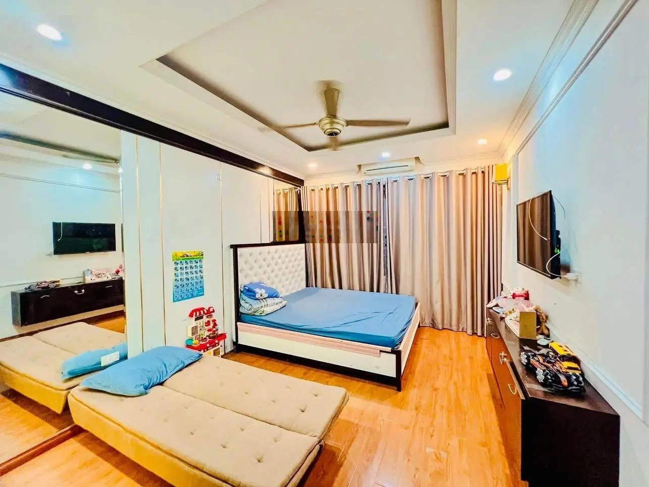 Bán gấp căn Lý Thái Tổ, p10, Quận 10 ngay mặt tiền hai bên, LH 0766372521 xem nhà