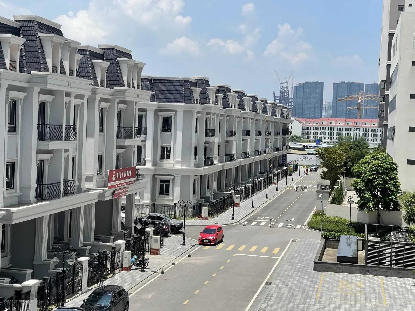 Bán shophouse 2 mặt tiền, nhà thô mới tinh, giá rẻ nhất khu, quản lý vận hành tốt, ở cực kỳ sướng