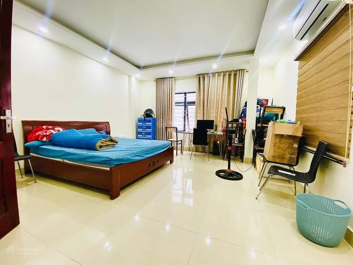 Bán nhà 40 m2, 4 tầng, thoáng sáng vĩnh viễn 2 bên, dân xây, xíu 5 tỷ