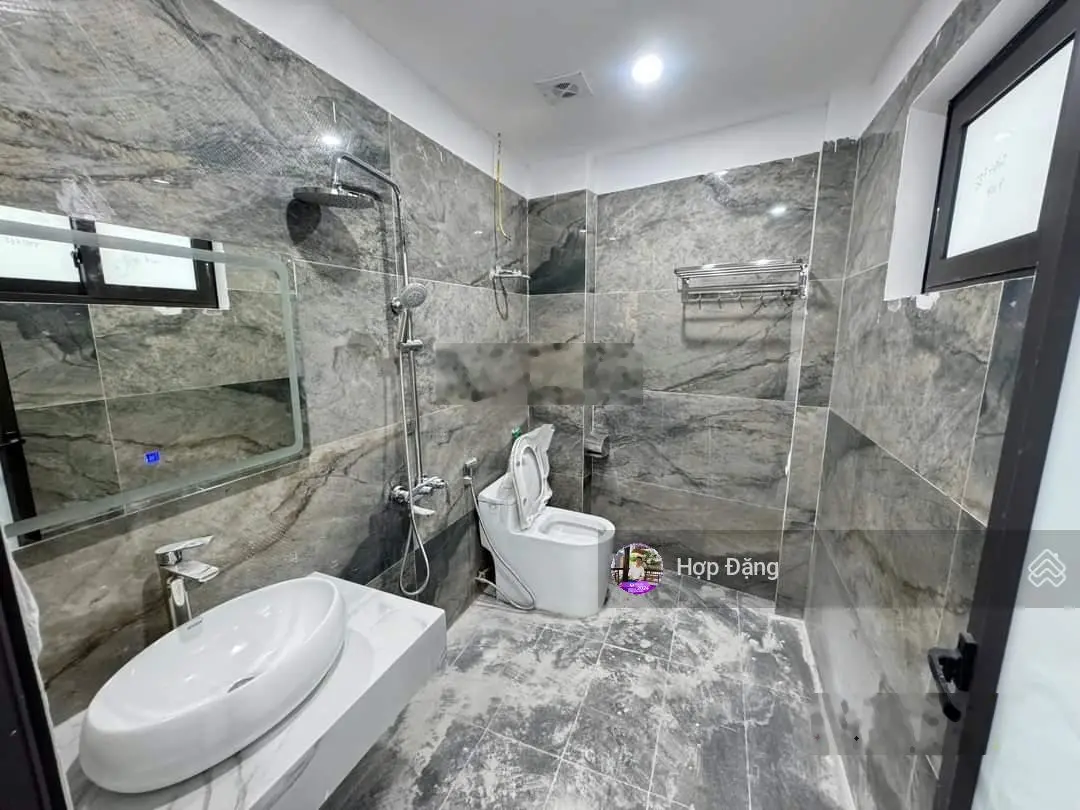 Nhà Đẹp Thang Máy ,Ngõ Nông Thẳng Tắp 3 Mặt Thoáng ,Phố Định Công Thượng nhỉnh 8 tỷ