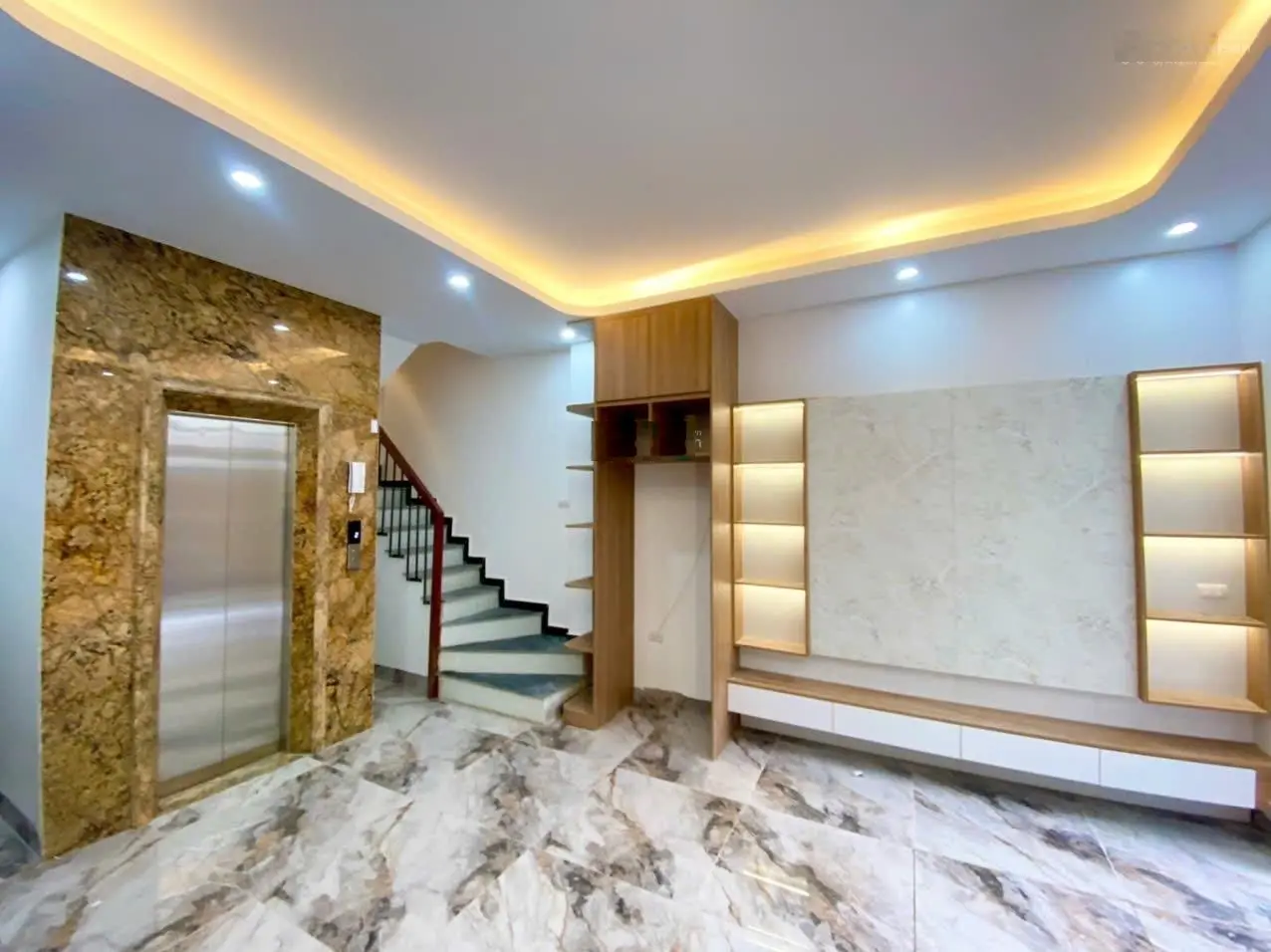 Bán nhà phố Đông Quan - Cầu Giấy. 6 tầng thang máy. Giá 8 tỷ.