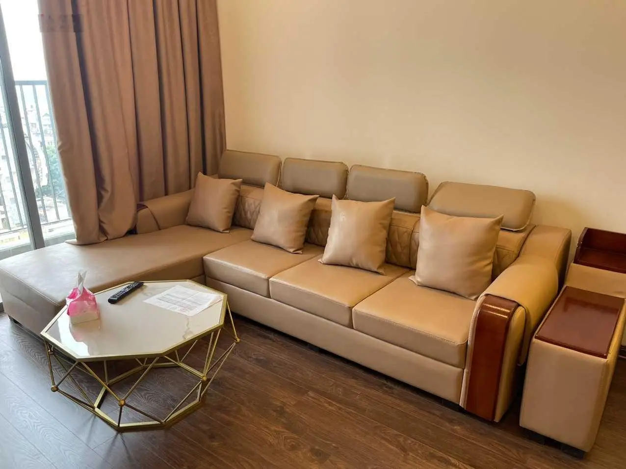 Bán nhanh căn hộ 2PN 68m2 ban công Đông Nam full nội thất tầng trung 0981 971 ***