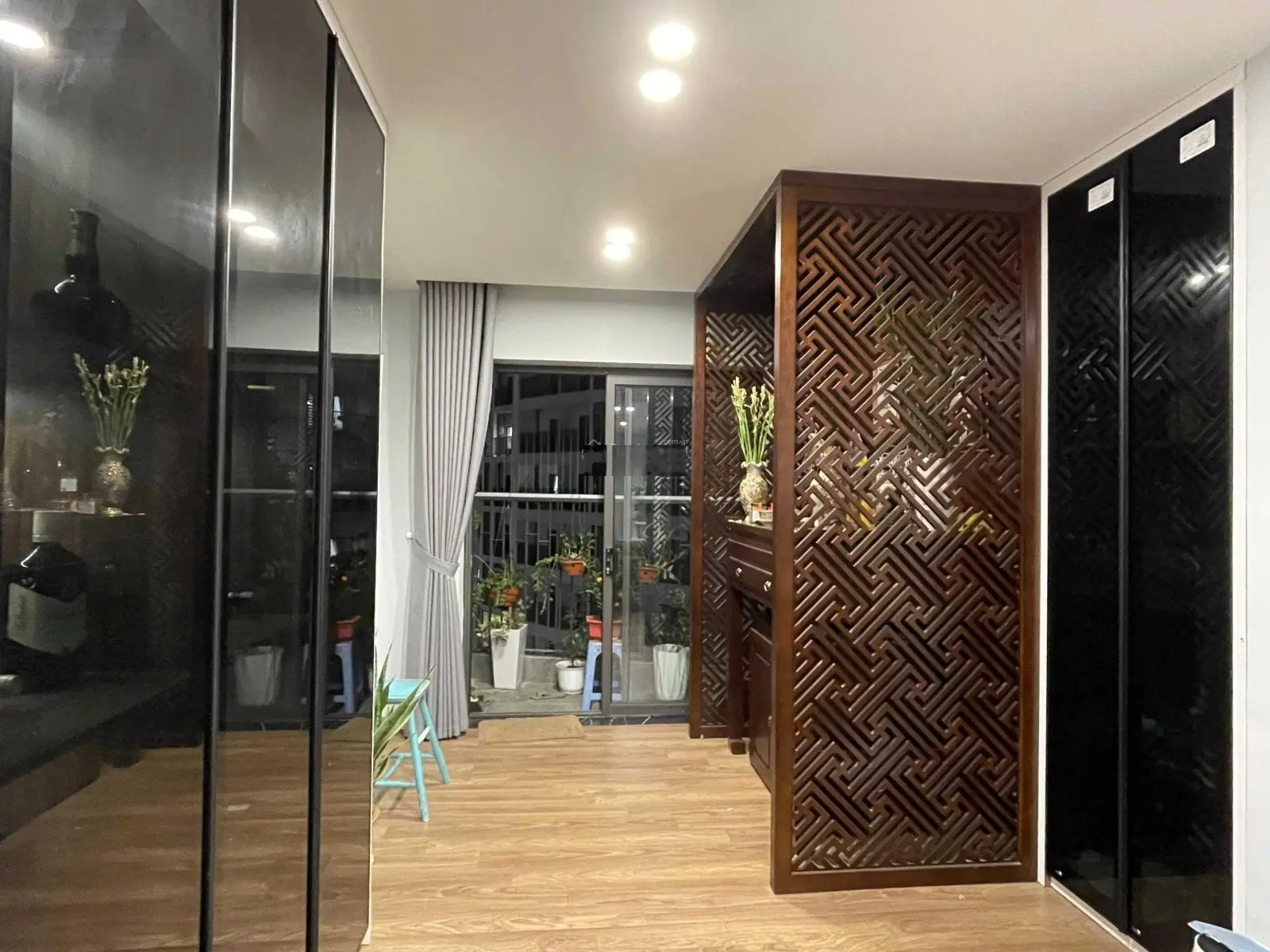 Chính chủ cần bán gấp căn hộ 2PN 2VS, tòa G2, DT 82m2 giá bán: 3.6 tỷ Le Grand Jardin Sài Đồng