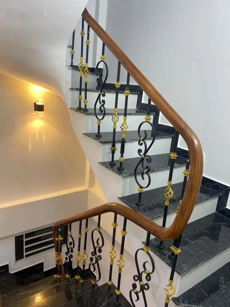 Sao phải về quê? Nhà phố đẹp, rộng rẻ đây ạ! Duy nhất Minh Khai 1 căn 49.8m2, MT 5m 9.8tỷ thang máy