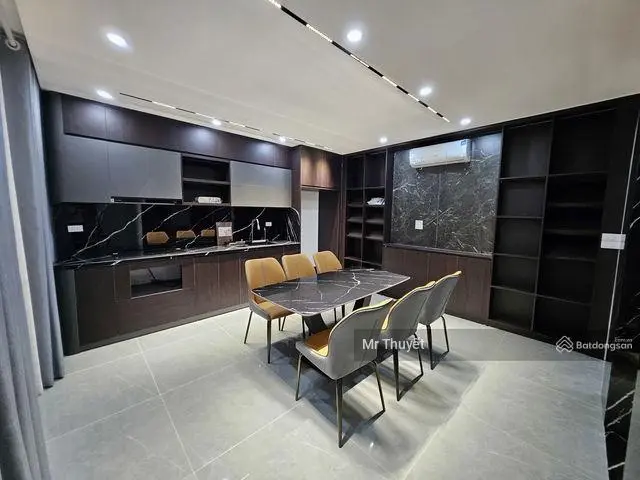 Cách phổ cổ 3km,nhà ngọc lâm-long biên-47m2-6 tầng,thang máy-ô tô đỗ cửa-full nội thất-nhỉnh 8 tỷ.