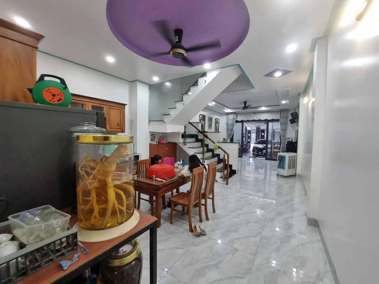 Nhà 1 trệt, 2 lầu sân ô tô Thuận Giao 4,7 tỷ, LH 0909 036 ***