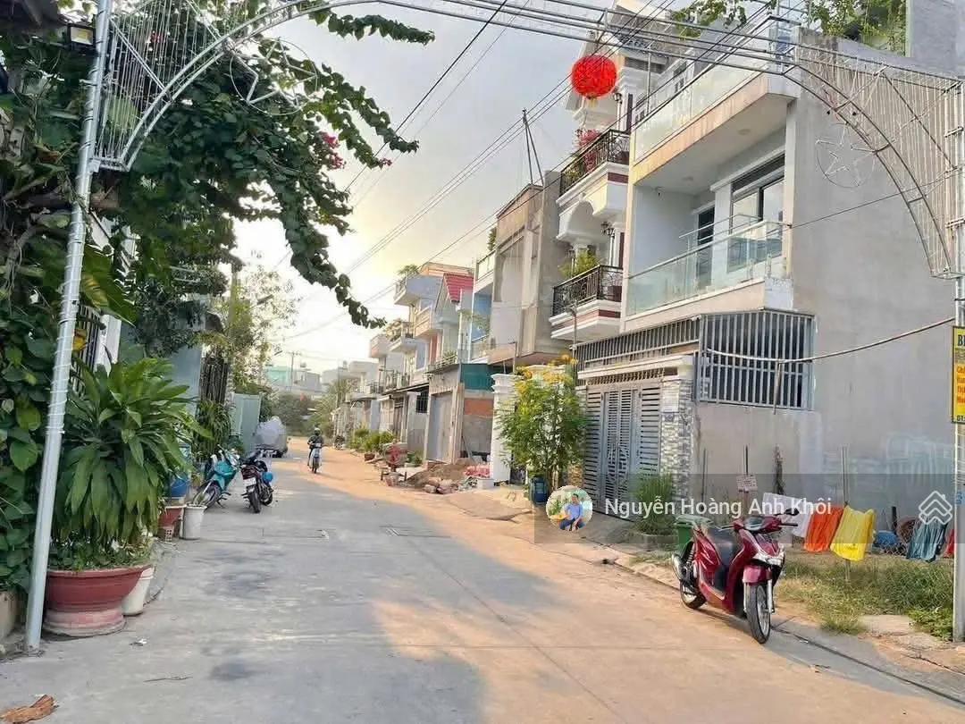 Nhà 3 Tầng, 4 x 15m, gần ga Metro, ngã 4 Bình Thái, đường 6m, xe hơi ngủ nhà