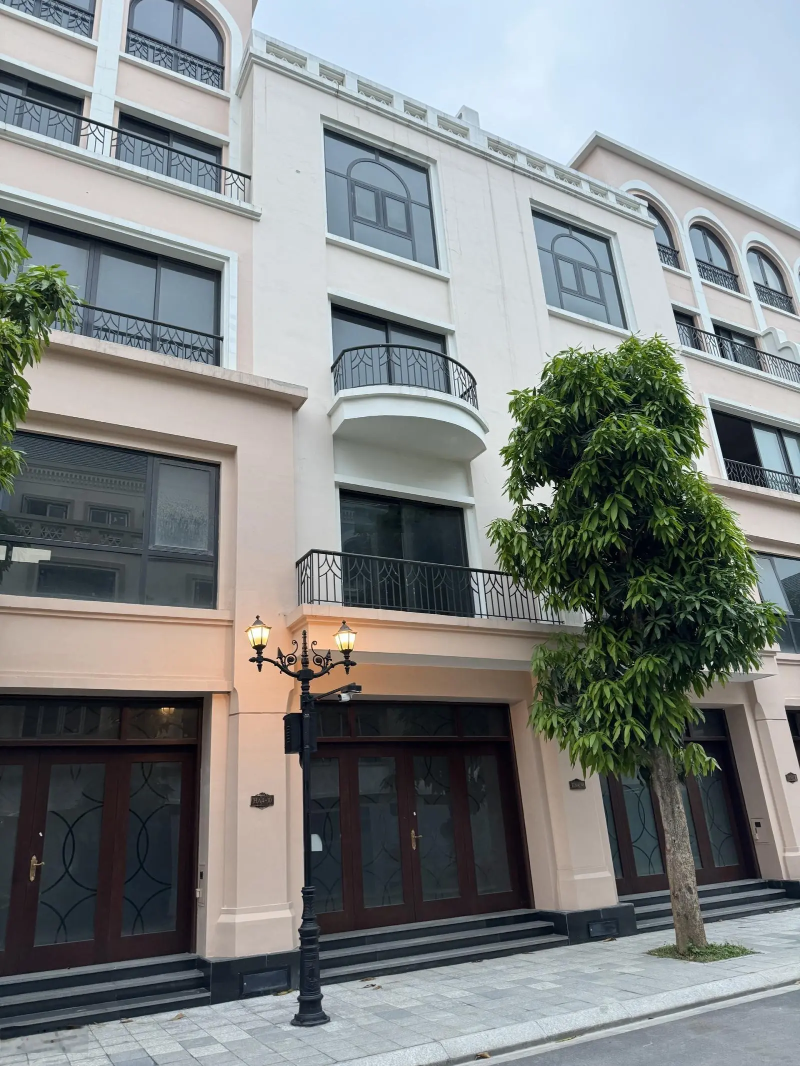 Chính chủ cần tiền bán gấp liền kề 75m2 HA4 hướng ĐN gần công viên, chung cư Vinhomes Ocean Park 2